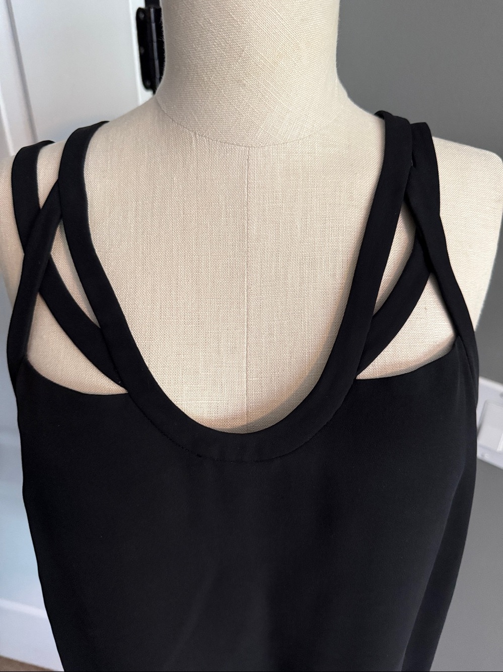 Diane von Furstenberg Black Jessie Silk Cut Out Top Retail $298 Size 12 Lined - Picture 5 of 9